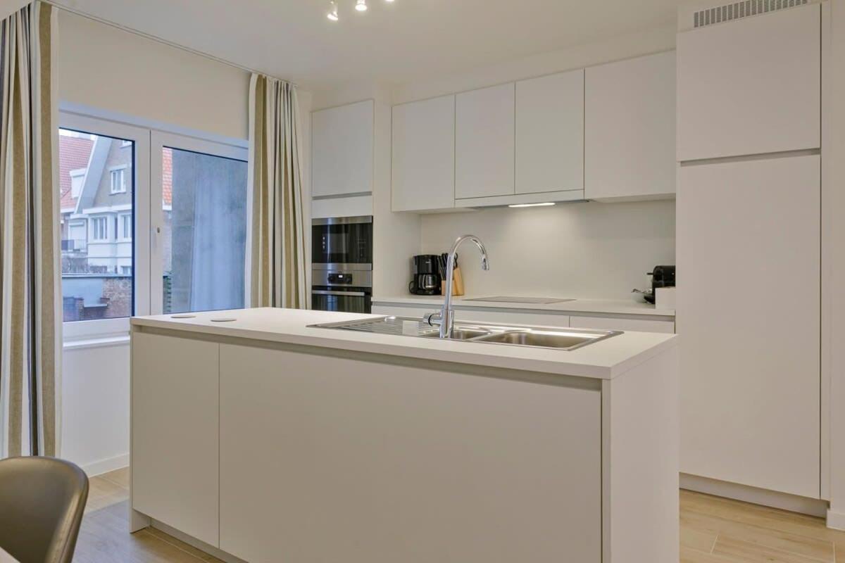 Huswell - Stunning Apartment At The Beachfront Of De Haan Exterior photo